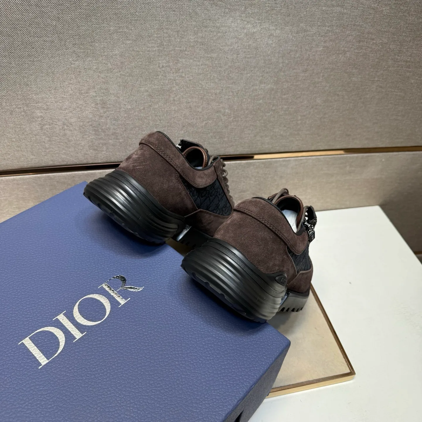 ⬛️Men's shoes 💰p560 [Dior~] Men's casual shoes 2025z cabinet sales simultaneously 🔶Size: 39-44 #️⃣ 🔷2 colors🔜The upper is made of multi-material splicing➕Genuine leather lining, comfortable and breathable, sole: original comfortable and wear-resistant outsole, ⚠️Real shot📱Photographed🎬The real thing is better📢📢📢